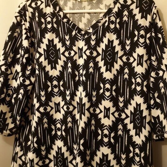 Aztec Southwestern V-neck T-shirt Top Blouse L Black White Short sleeve Western - Picture 7 of 10